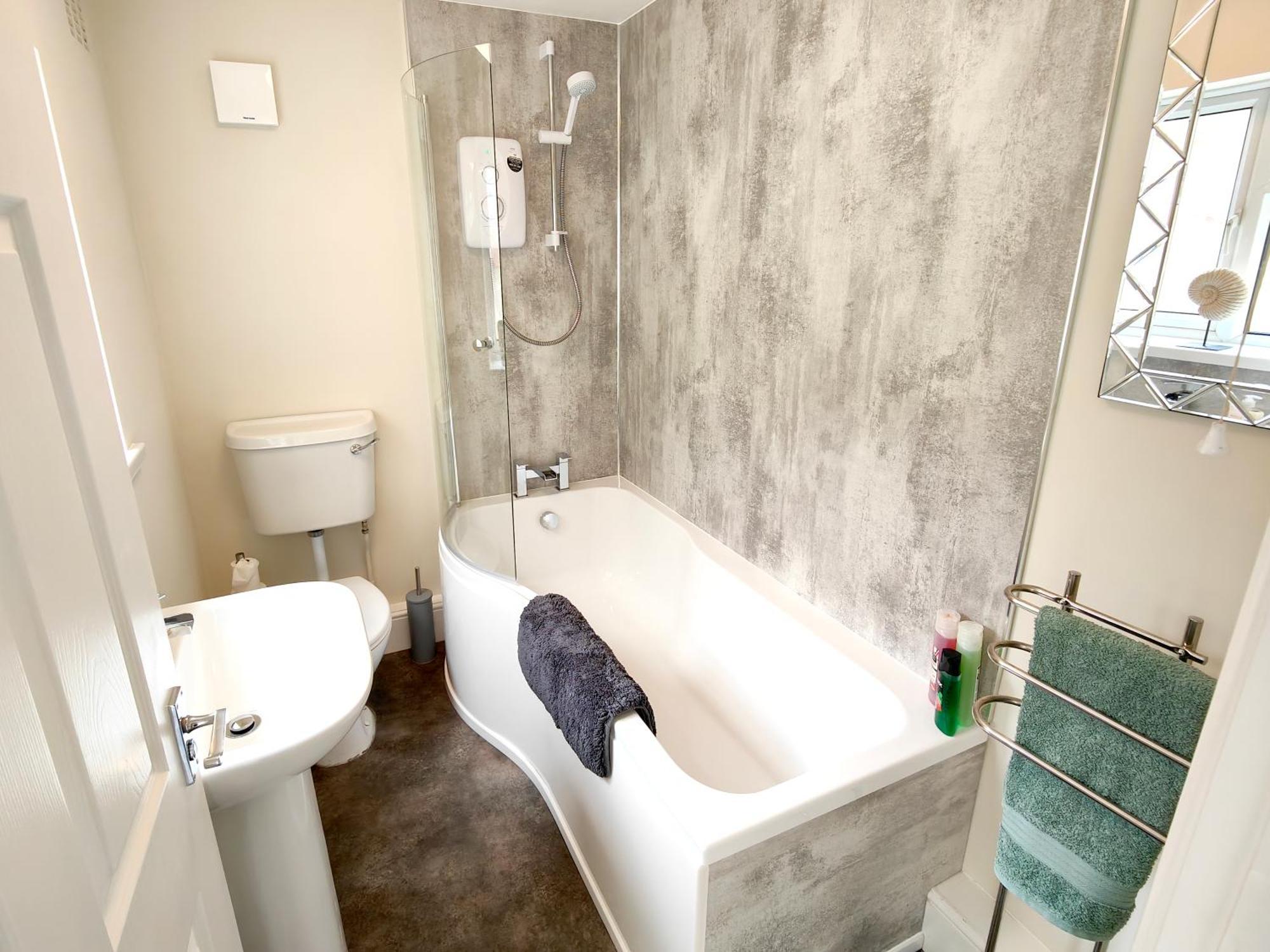 Douglas House, Near Hospital, Attractive And Comfy 2 Bedroom House With Enclosed Yard To Rear كارلايل المظهر الخارجي الصورة