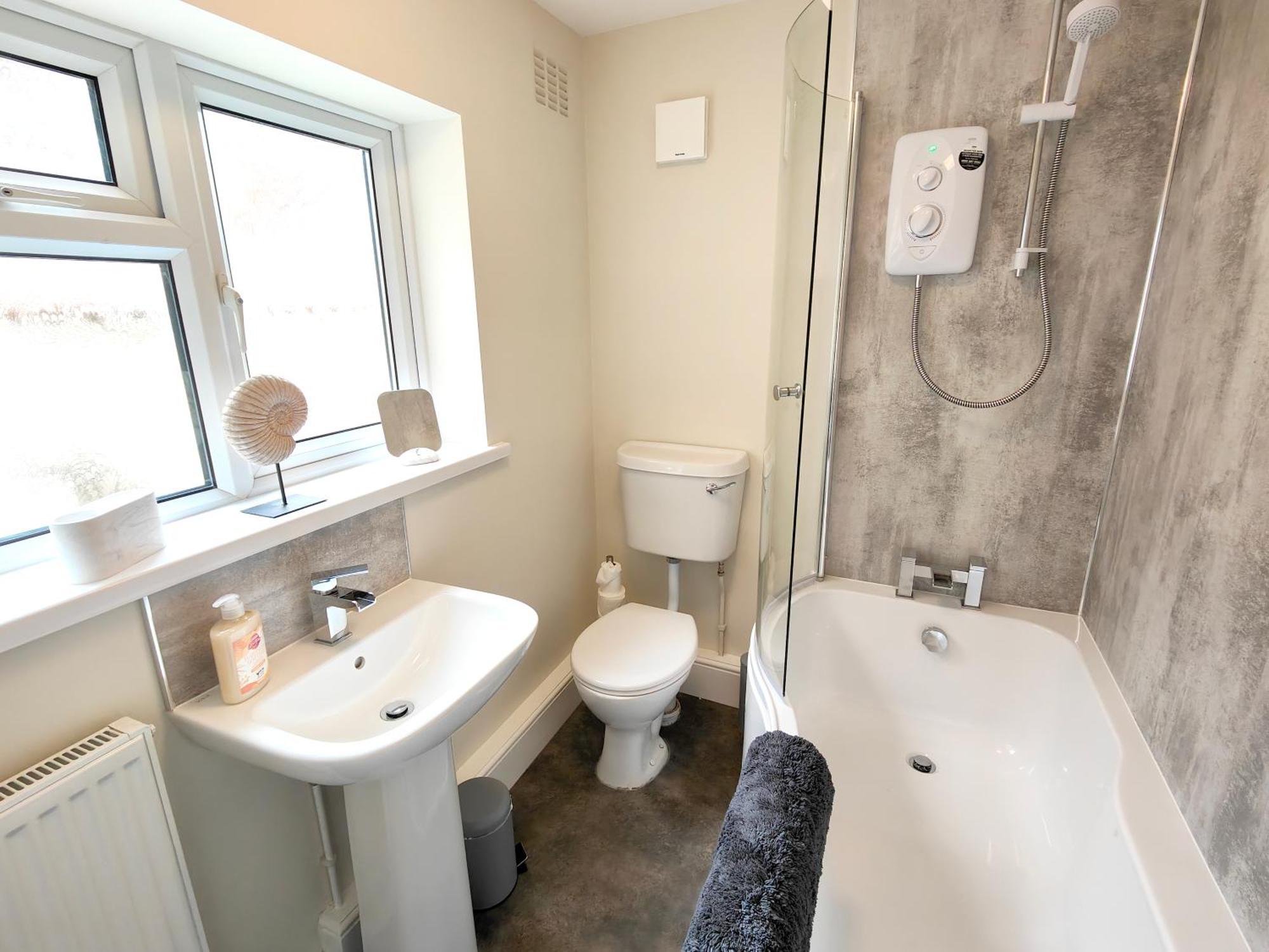 Douglas House, Near Hospital, Attractive And Comfy 2 Bedroom House With Enclosed Yard To Rear كارلايل المظهر الخارجي الصورة